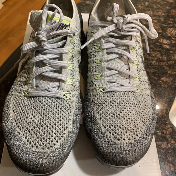 Gently Pre-Owned Unisex Nike Air VaporMax Flyknit Grey Neon Nike Air VaporMax Neon Flyknit Gray Pure 922915-002 Men main image 3